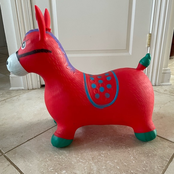 Bouncing horse with squeaker - Picture 5 of 5